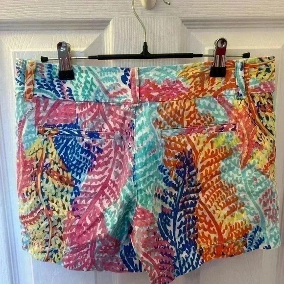 Lilly Pulitzer Callahan Shorts Size 0. 5” inseam Leaf Pattern, vibrant colorful - Picture 2 of 6